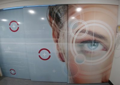 Murale sur portes – Suzy Mc Nicoll designer – Chirurgie Vision