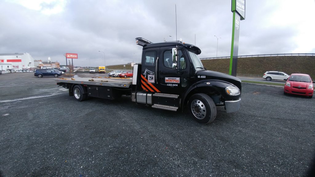 Impression et installation du lettrage  –  Remorquage Montpas