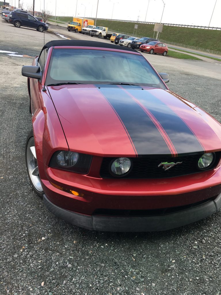 Lettrage partiel d’une Ford Mustang GT