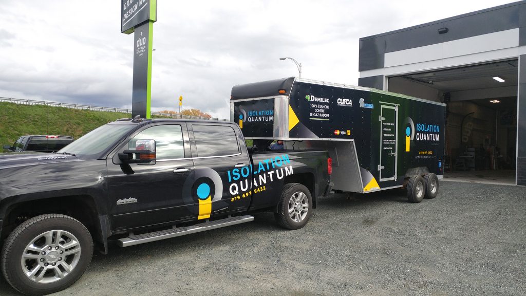 Lettrage de véhicule et wrap complet de remorque – Isolation Quantum